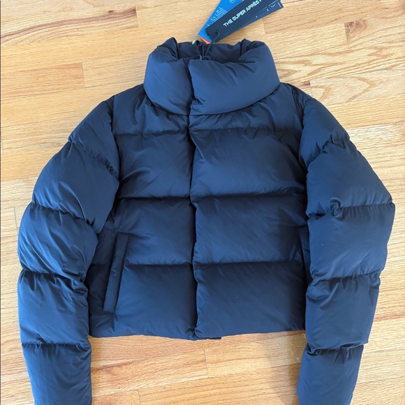 Aritzia Jackets & Blazers - The Super Puff Apres Puff in Black